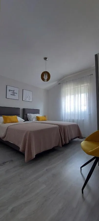 Apartman Sisters - Free Parking Traù 0*,  Croazia