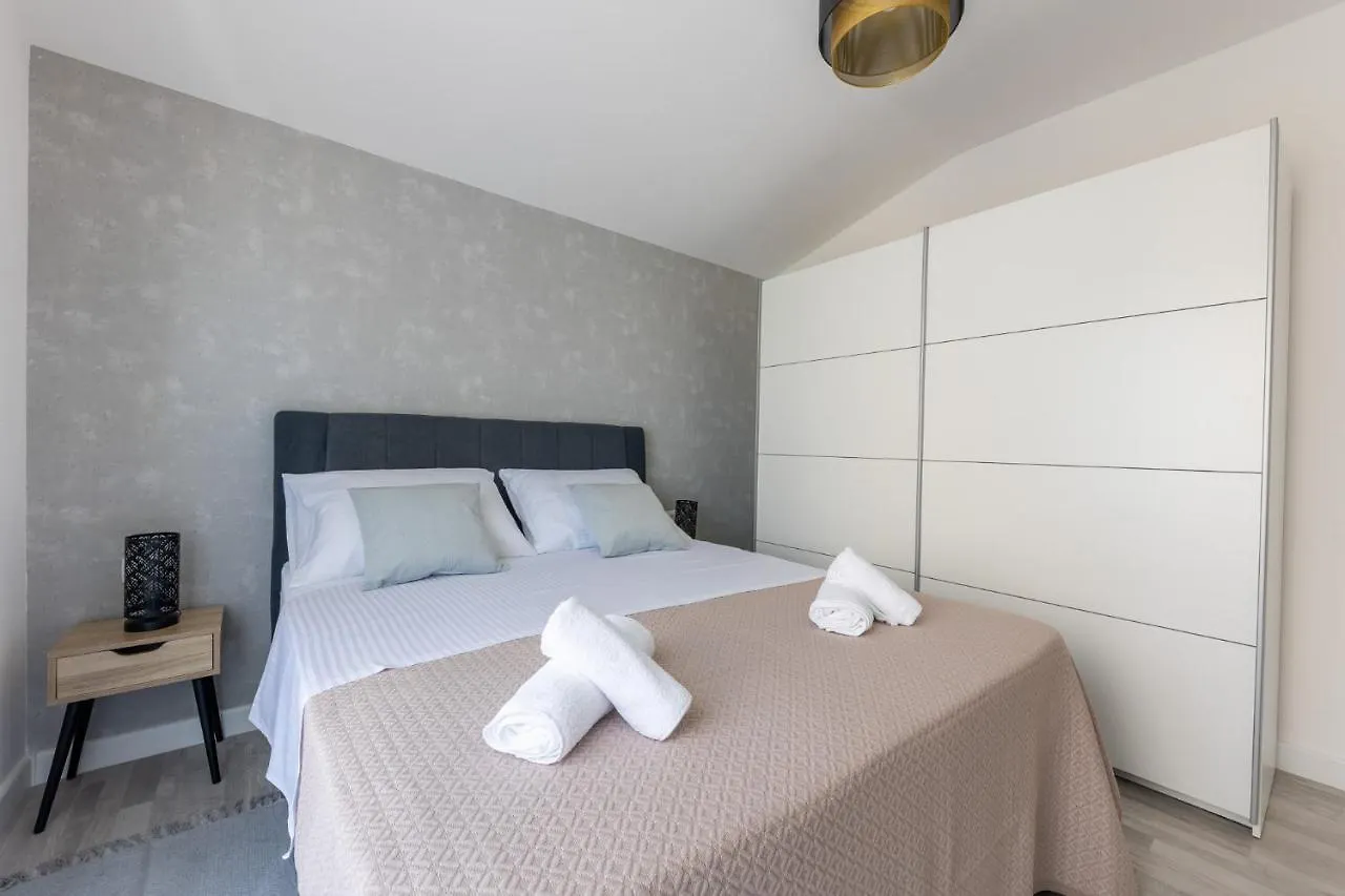 Apartman Sisters - Free Parking Trogir Apartment