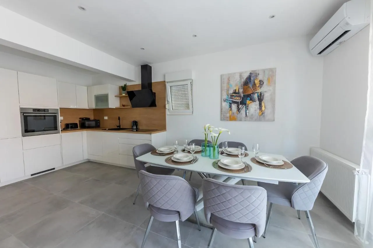 Apartment Apartman Sisters - Free Parking Trogir