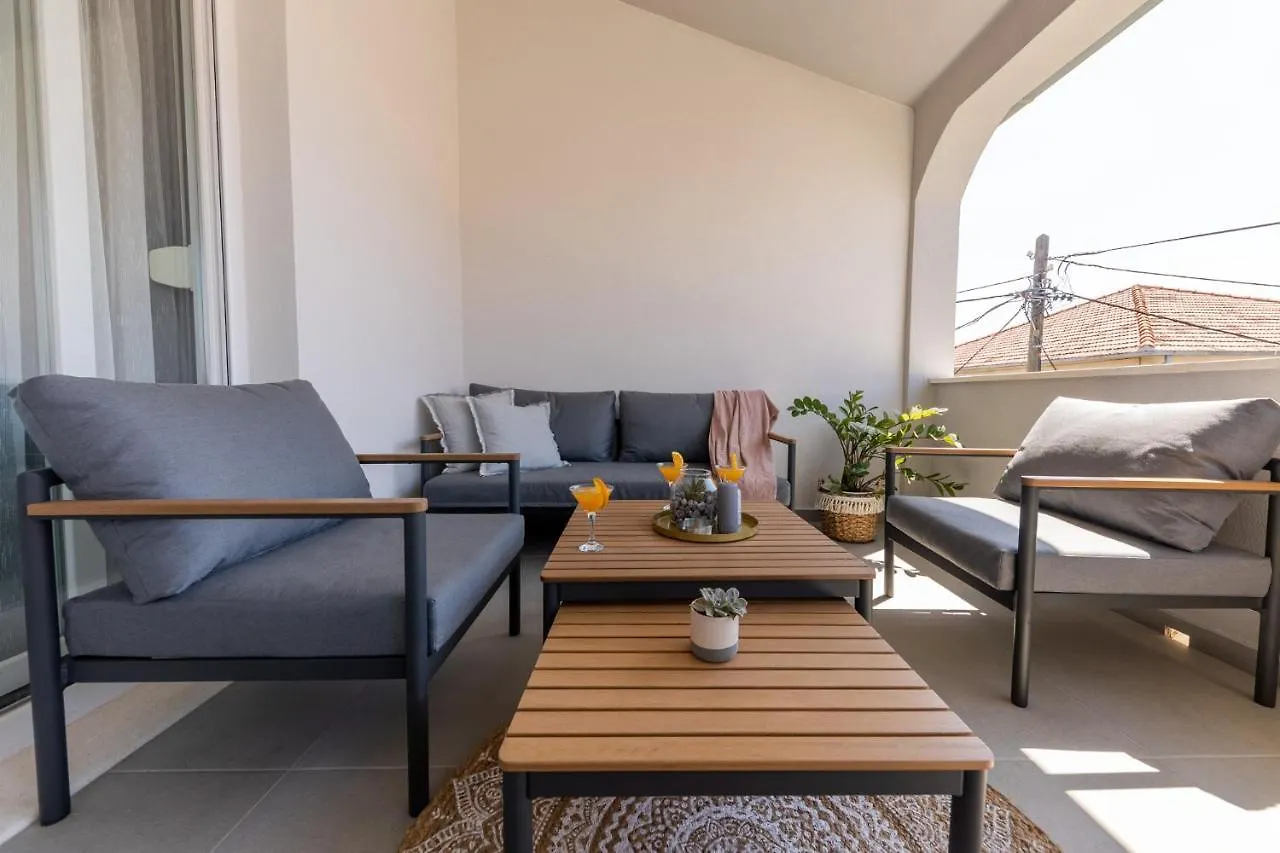 Apartman Sisters - Free Parking Trogir Apartment