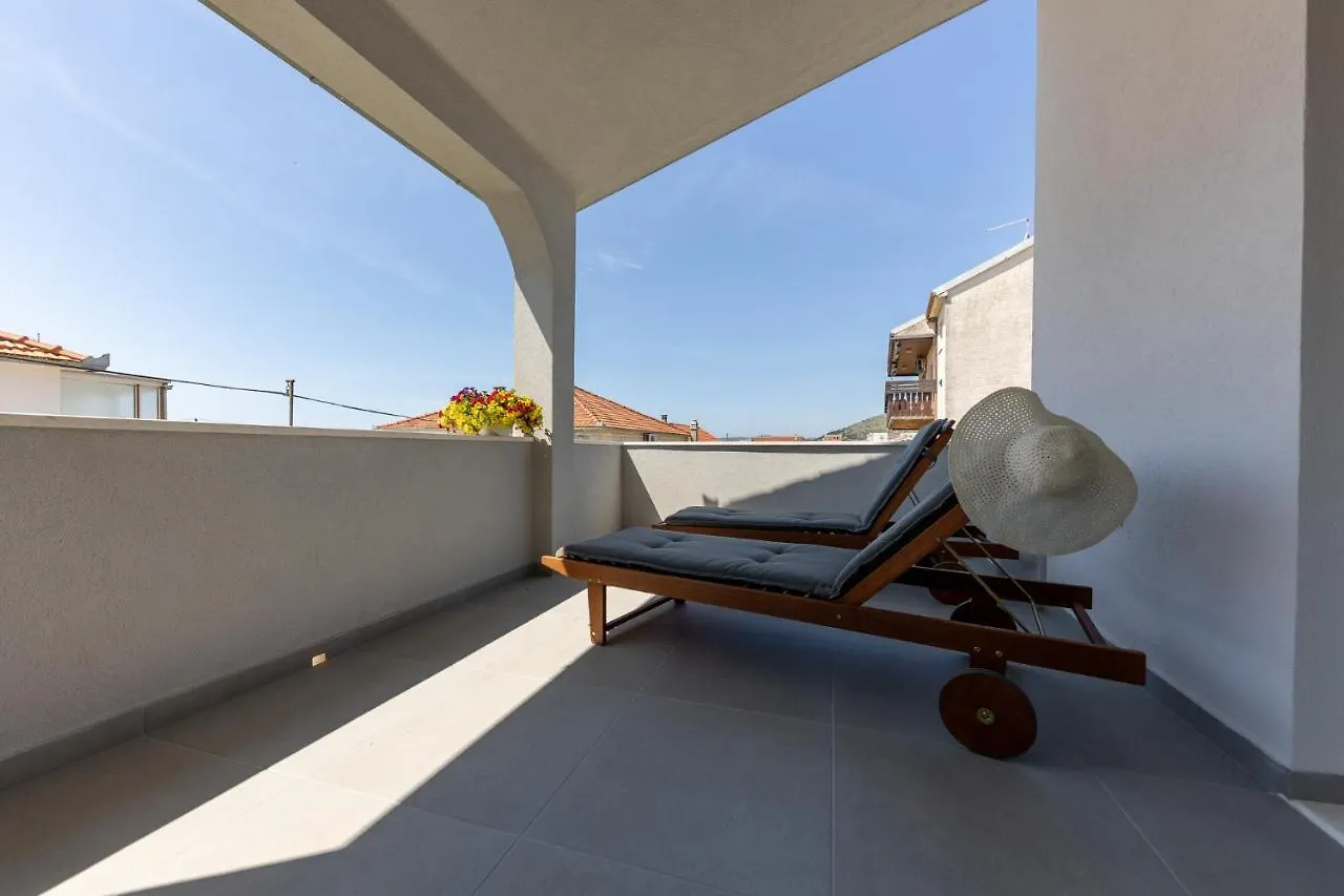 Apartman Sisters - Free Parking Trogir Apartment