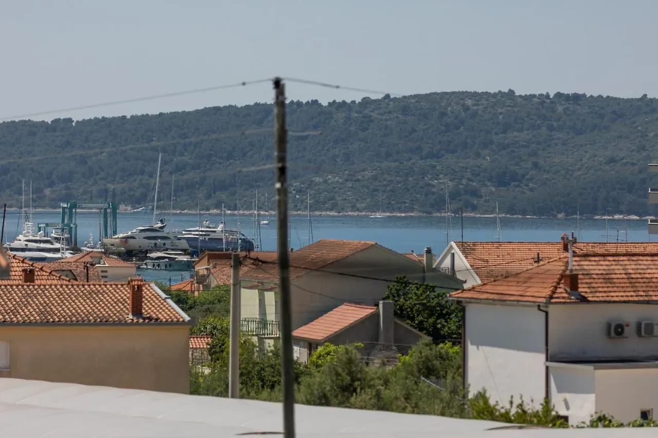 Apartman Sisters - Free Parking Trogir 0*,  Croatia