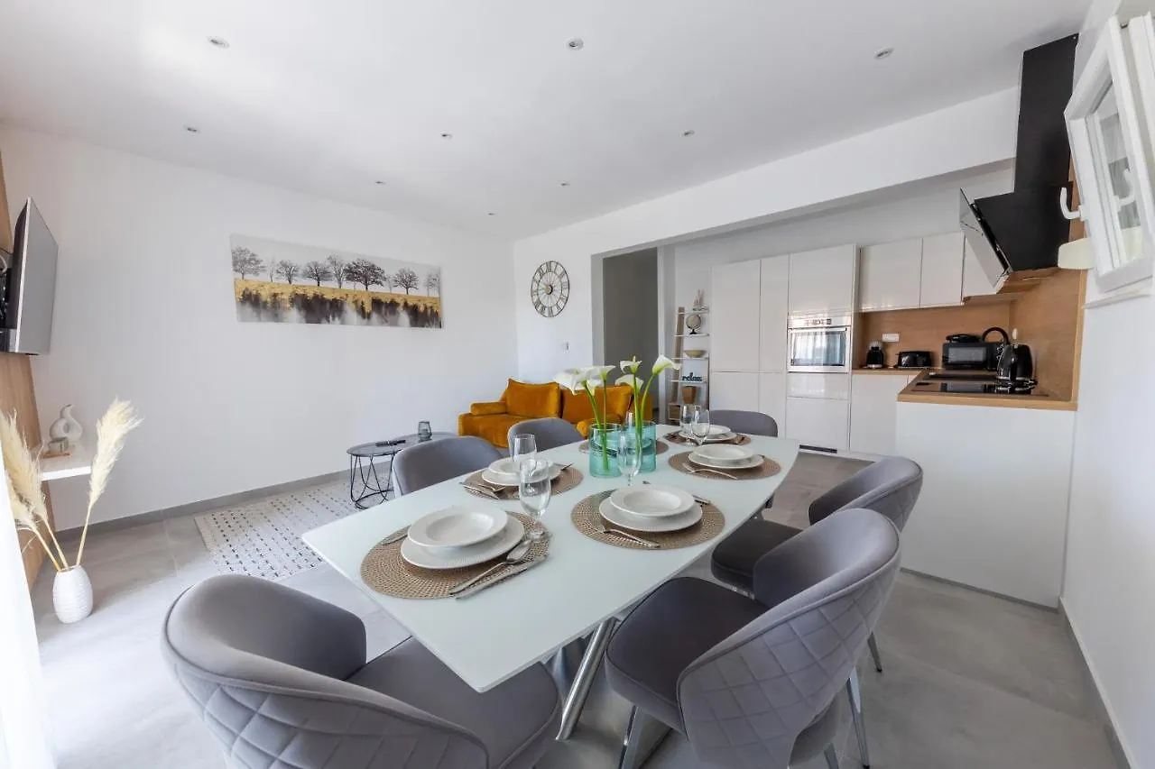 Apartment Apartman Sisters - Free Parking Trogir