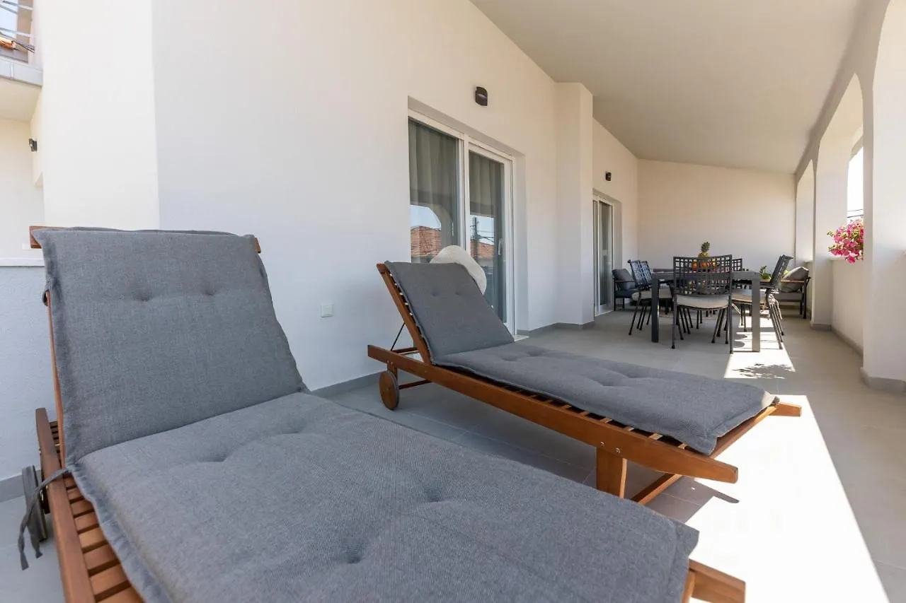 Apartman Sisters - Free Parking Trogir 0*,  Croatia